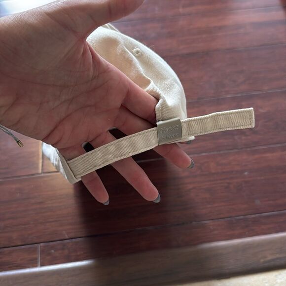 Distressed Baseball Cap - Cream with White Star - LIKE NEW - Adjustable Back - Picture 3 of 3